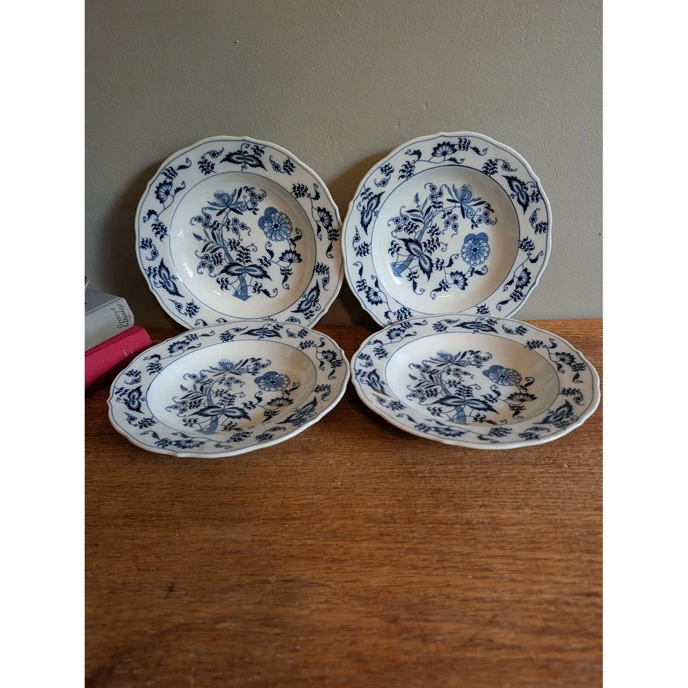Blue Danube Rim Soup Bowls Set of 4 Blue Onion Pattern Scalloped Japan 8.5